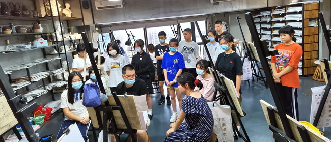 深圳中考美術(shù)錄?。ㄆ焊撸┴驑s：在繪畫(huà)中建立自信，最終被理想高中錄取