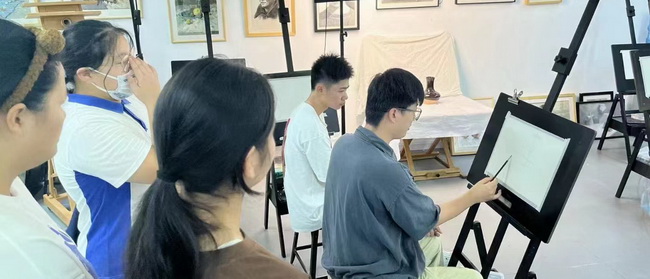 深圳中考美術(shù)錄?。◤V美附中）丨張佳宜：頭望高山，腳踏實(shí)地